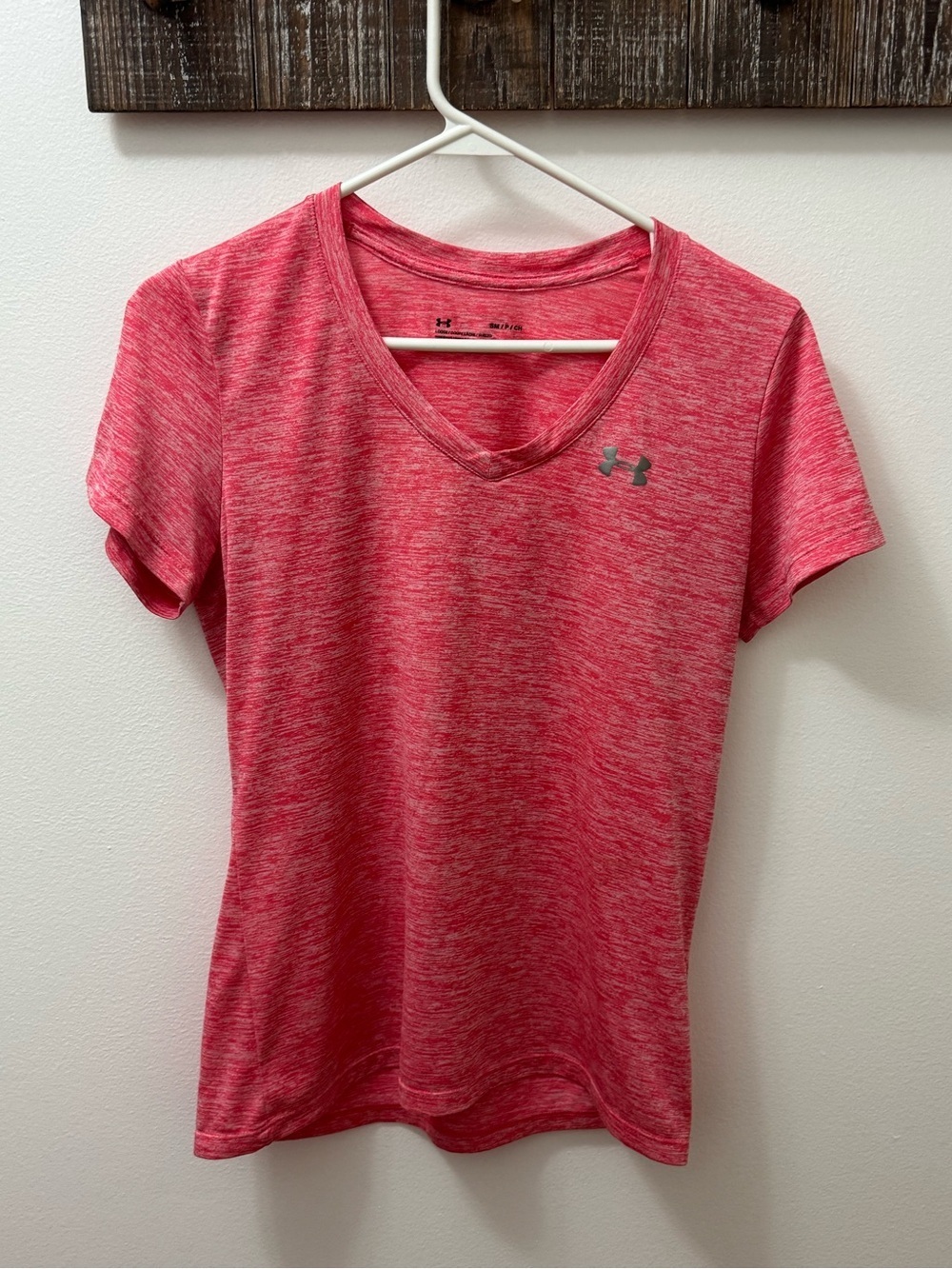 Under Armour Women's Pink Heather Short-Sleeve V-Neck Top size small